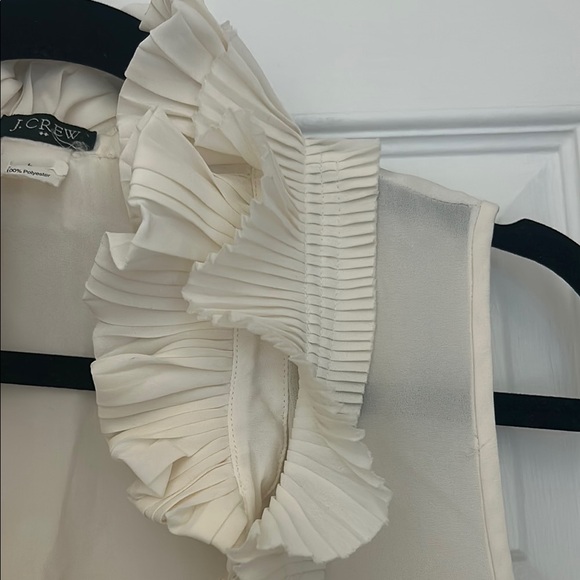 Ivory Ruffled Sleeveless Top - Picture 3 of 4